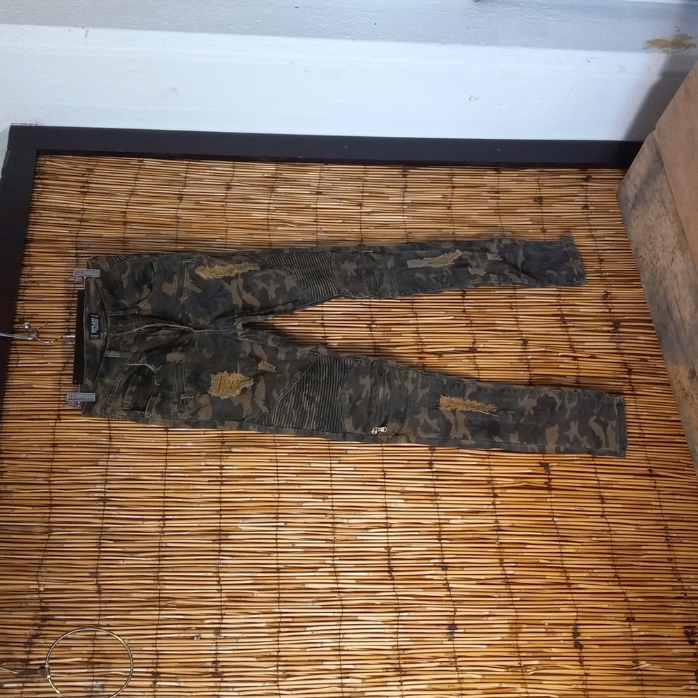 Red Splash women's pants size 5 camouflage